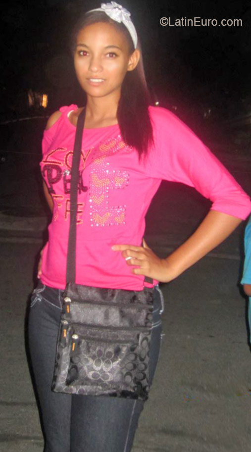 Date this exotic Dominican Republic girl Rosio from Santo Domingo DO20924