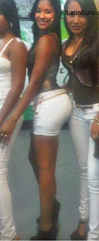 Date this beautiful Dominican Republic girl Daniela from Santo Domingo DO25466