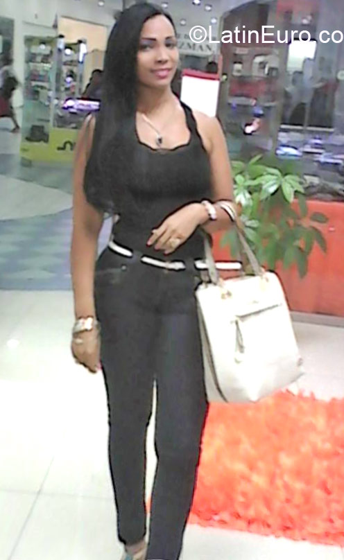 Date this tall Dominican Republic girl Estefania from Santo Domingo DO20968