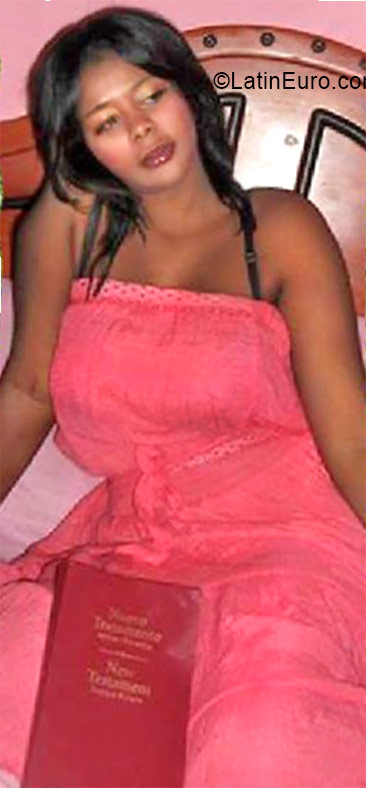 Date this delightful Dominican Republic girl Stefani from Santo Domingo DO20973
