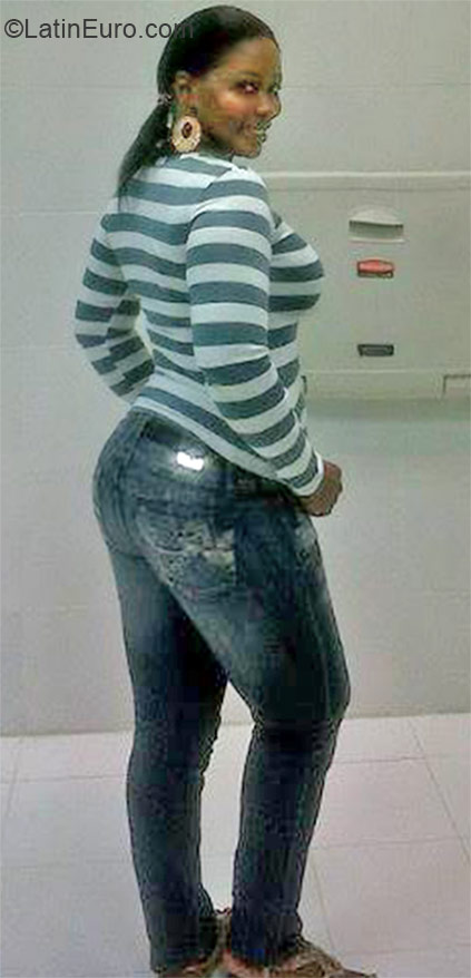 Date this voluptuous Colombia girl Morena12 from Quibdo CO16772