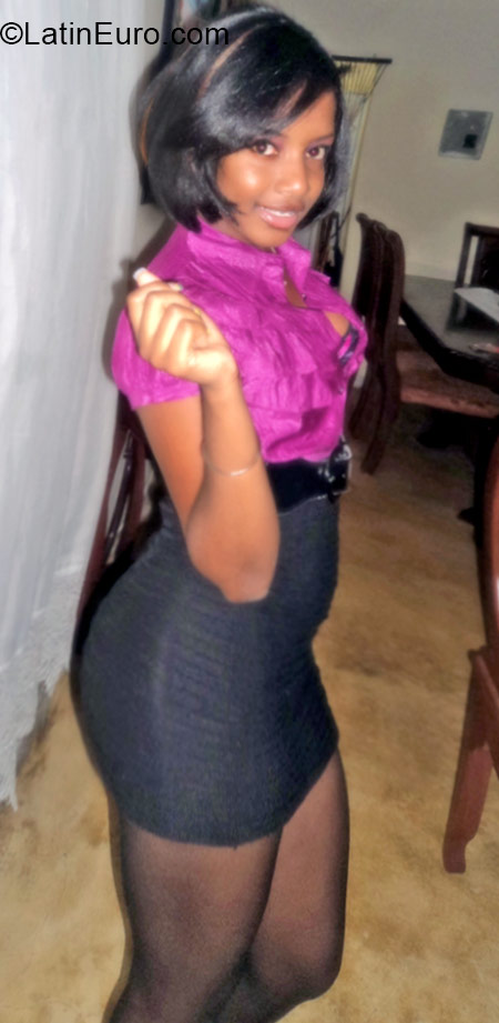 Date this sultry Dominican Republic girl Ruth from Santo Domingo DO21046