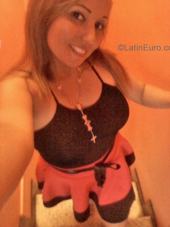 Date this sultry Colombia girl Fagh from Ibague CO16792