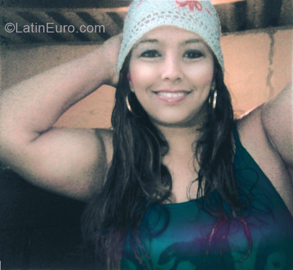 Date this charming Colombia girl Rosa from Cali CO24464