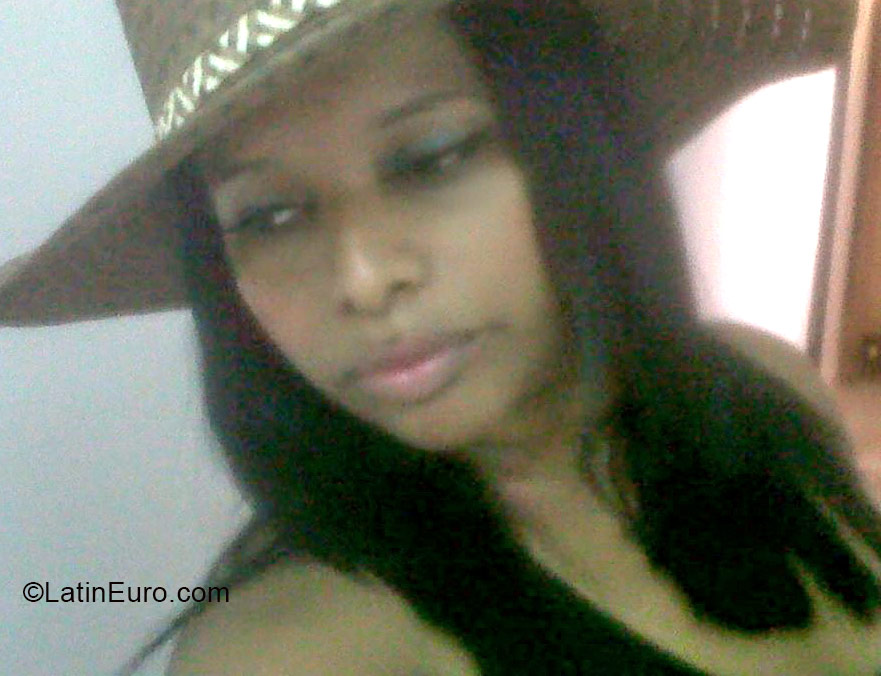 Date this lovely Colombia girl Carmen from Cali CO16791