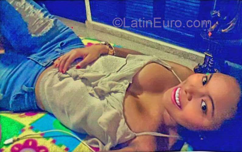 Date this gorgeous Colombia girl Grey from Barranquilla CO16808