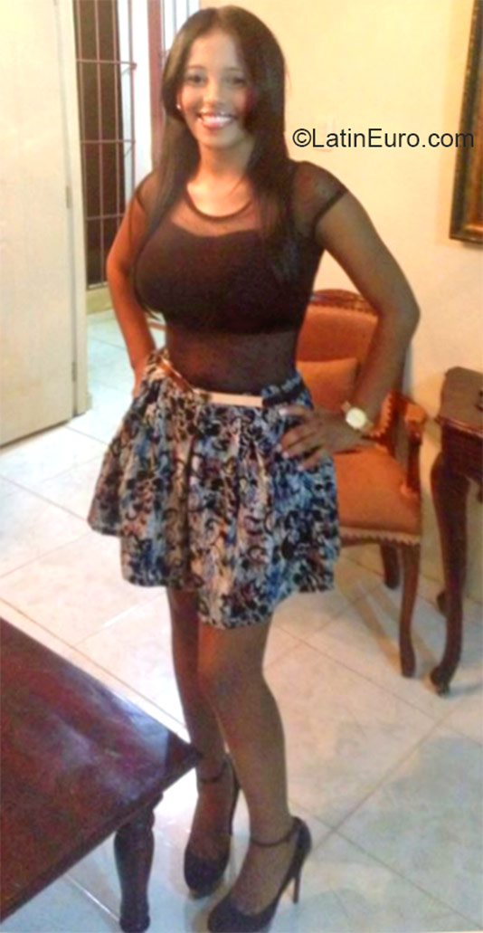 Date this stunning Dominican Republic girl Nulkil from Santiago DO21089