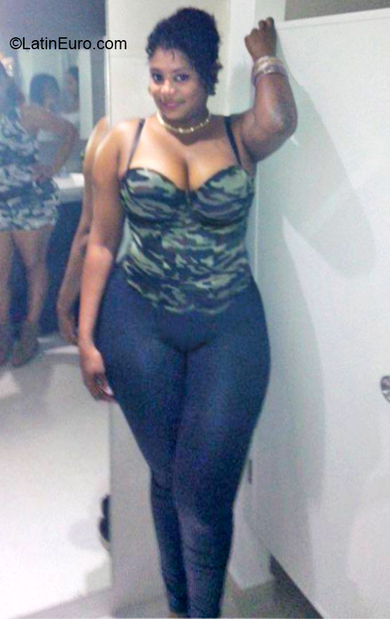 Date this happy Dominican Republic girl Maitte Judith from Santo Domingo DO21097