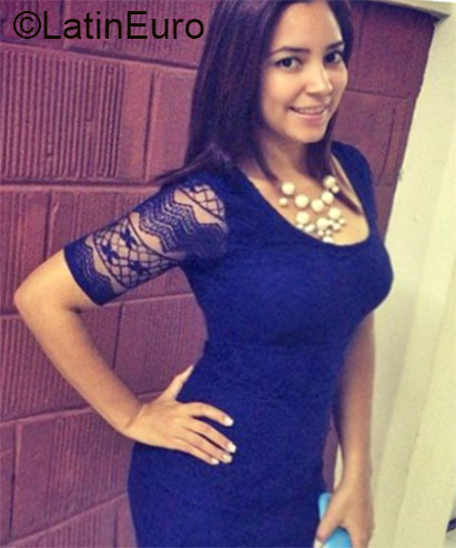 Date this foxy Dominican Republic girl Raelina from Santiago DO21098