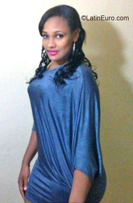 Date this athletic Dominican Republic girl Yuderkys from Santiago DO21122
