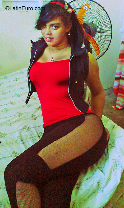 Date this sultry Dominican Republic girl Leidy from Bani DO21126