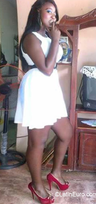 Date this lovely Dominican Republic girl Thania from Santo Domingo DO21186