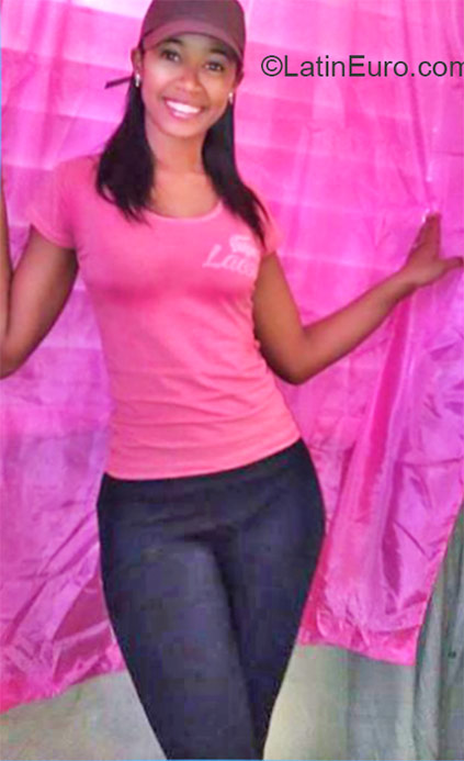 Date this attractive Dominican Republic girl Monica from Santo Domingo DO21201