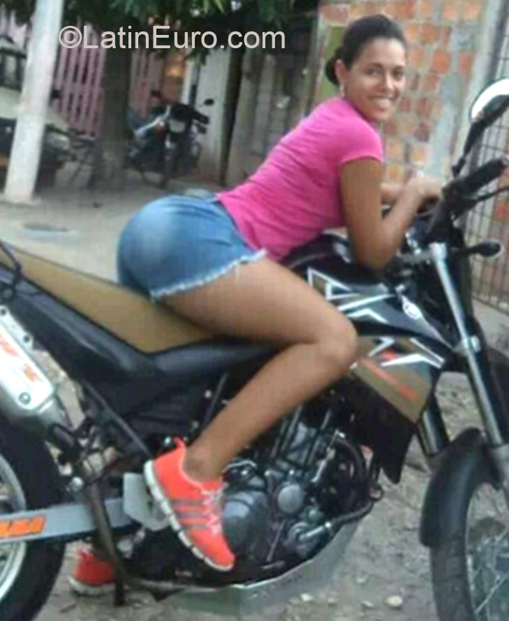 Date this hard body Colombia girl Paola from Barrancabermeja CO16870