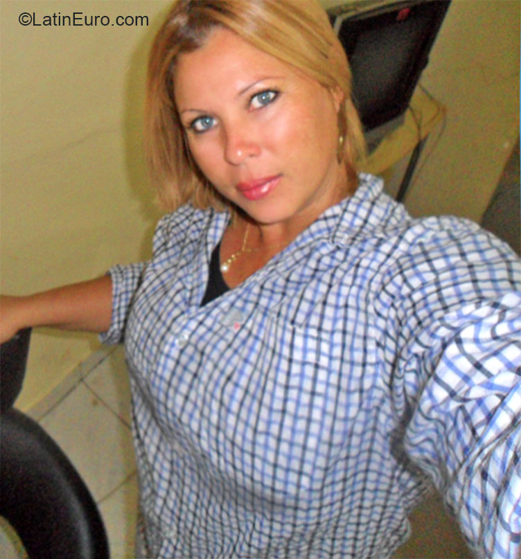 Date this nice looking Brazil girl Lucy from Rio De Janeiro BR9199