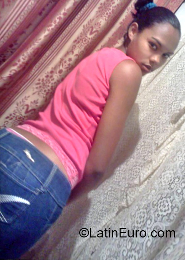 Date this delightful Dominican Republic girl Naslie from San francisco de macoris DO21211