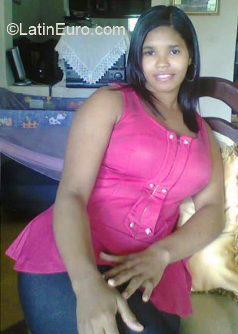 Date this nice looking Dominican Republic girl Arisleidy from Santo Domingo DO21242