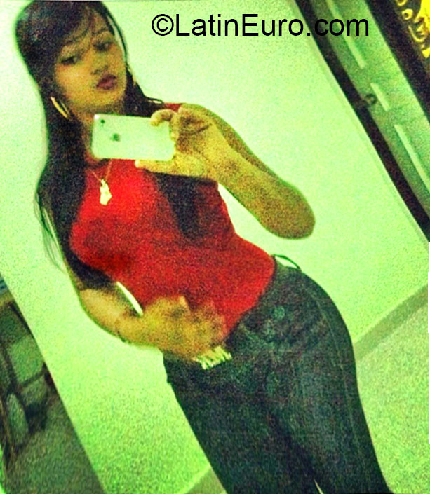 Date this athletic Dominican Republic girl Lorany from Santiago DO22002