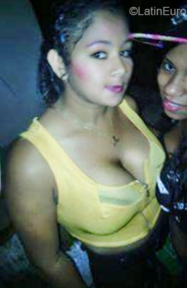 Date this hot Dominican Republic girl Gloriany from Santo Domingo DO21266