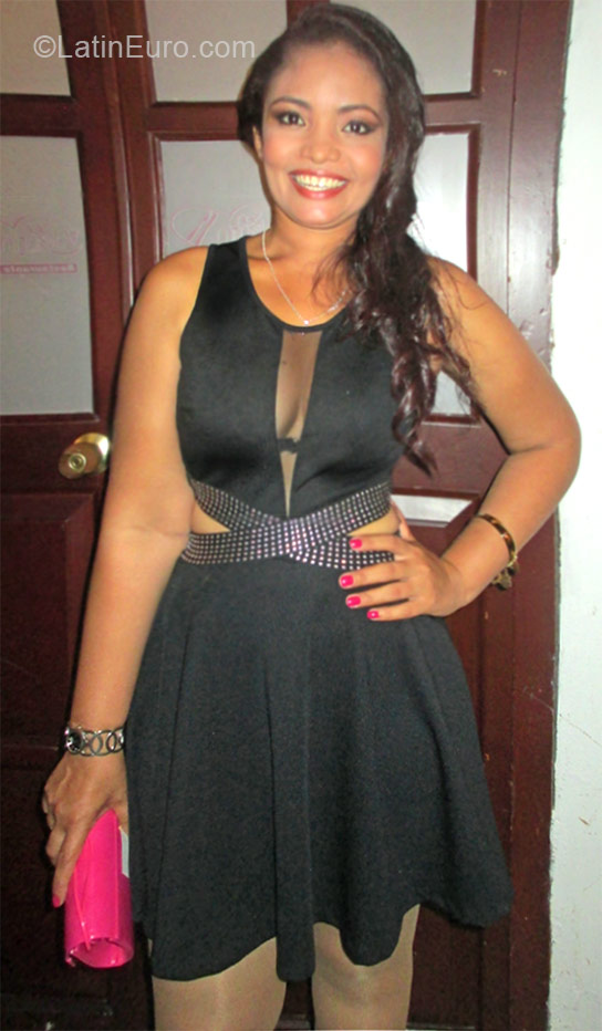 Date this good-looking Colombia girl Marisela from Cartagena CO17330