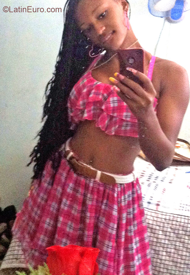 Date this stunning Dominican Republic girl Beba from Santo Domingo DO21294