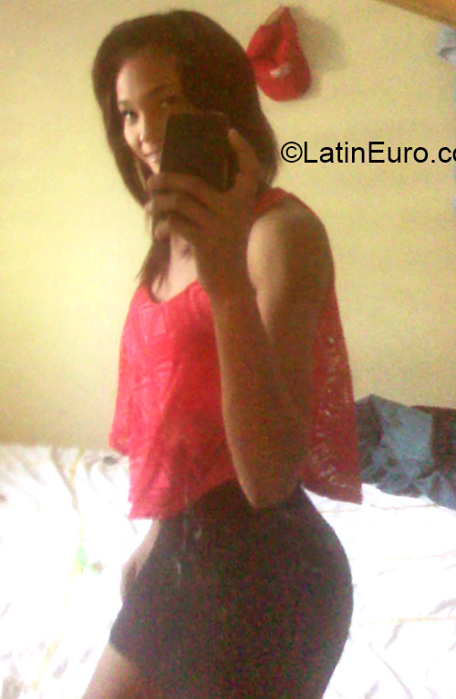 Date this fun Dominican Republic girl Dayana from Santo Domingo DO21301
