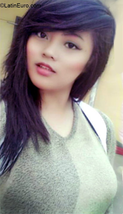 Date this foxy Philippines girl Dona from Cavite PH747