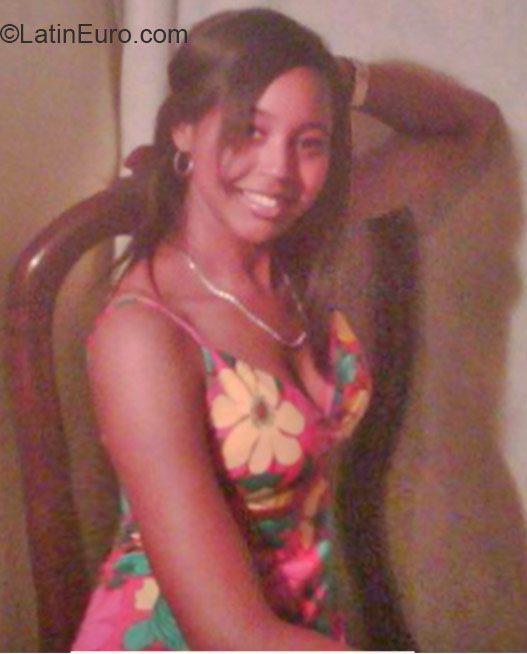 Date this foxy Dominican Republic girl Yanairis from Santo Domingo DO21310