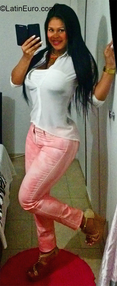 Date this young Colombia girl Paola from Cali CO16951