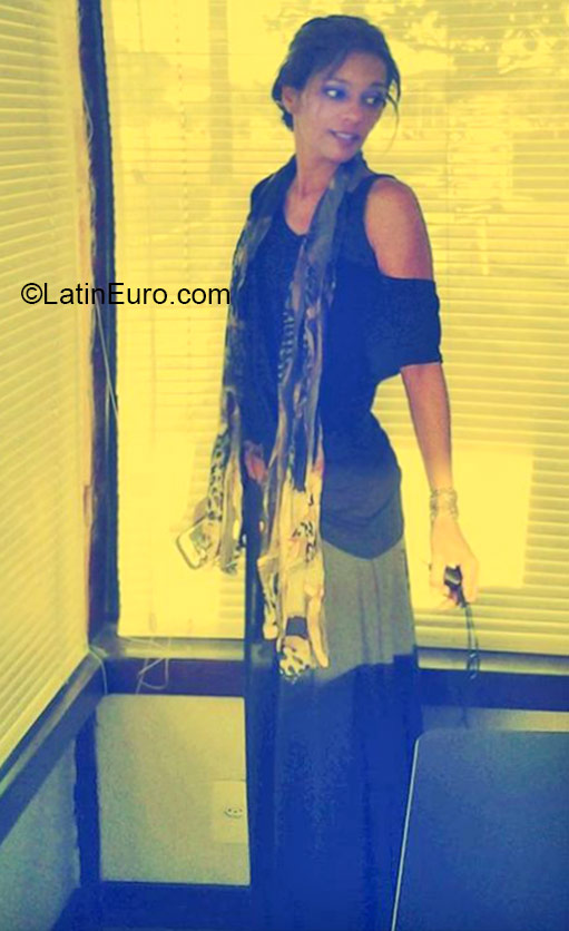 Date this voluptuous Brazil girl Kelly from Rio De Janeiro BR9222