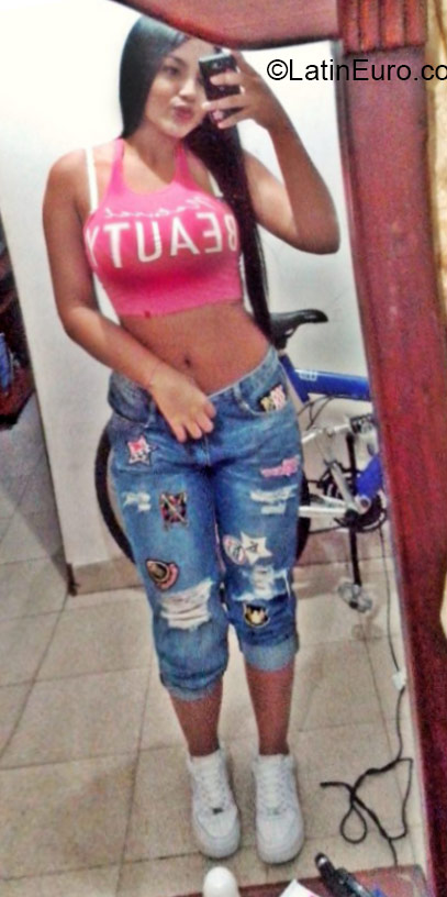 Date this hard body Colombia girl Luciana from Medellin CO16952
