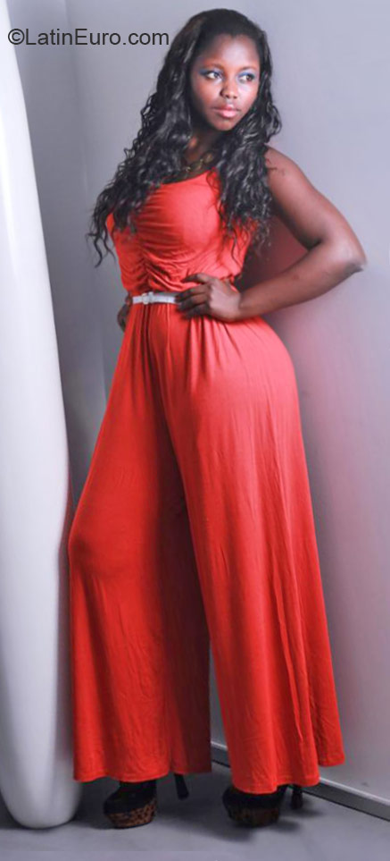Date this fun Angola girl Luisa from Luanda AO78