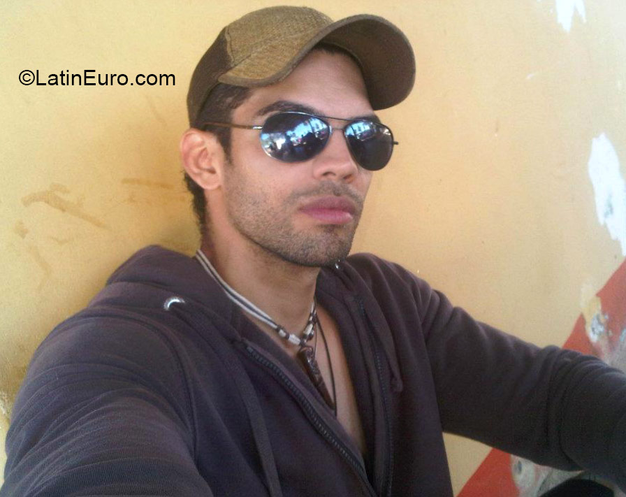 Date this funny Venezuela man Roberth from Maracaibo VE403
