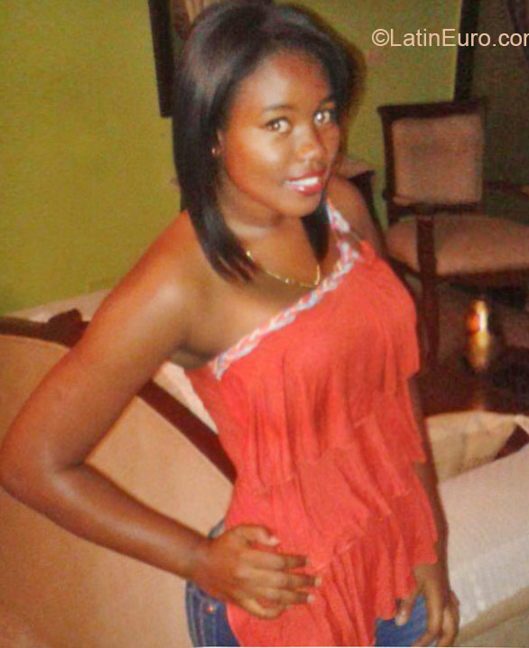 Date this gorgeous Dominican Republic girl Esmeralda from La Romana DO21373