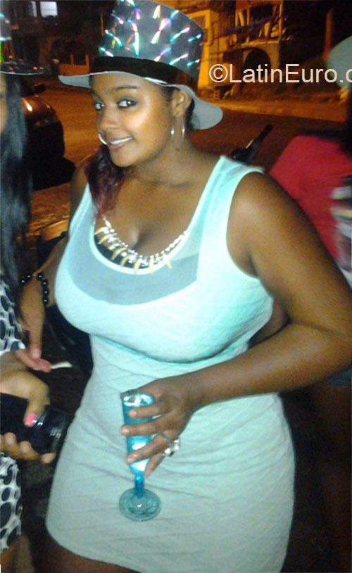 Date this hard body Dominican Republic girl Madelin from Santo Domingo DO21389