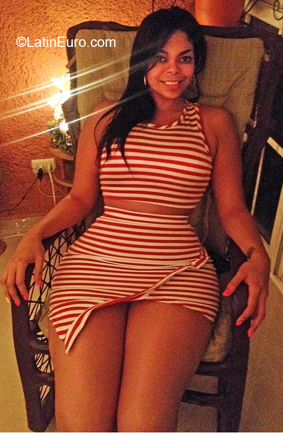 Date this georgeous Dominican Republic girl Pamela from Santiago DO21402