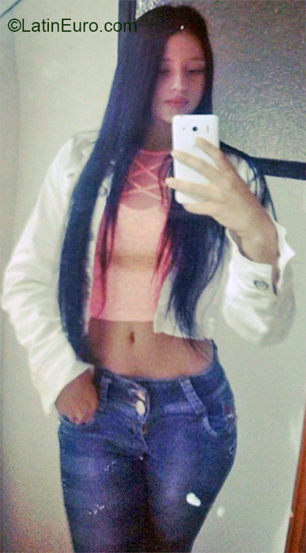 Date this hard body Colombia girl Sara from Medellin CO16982