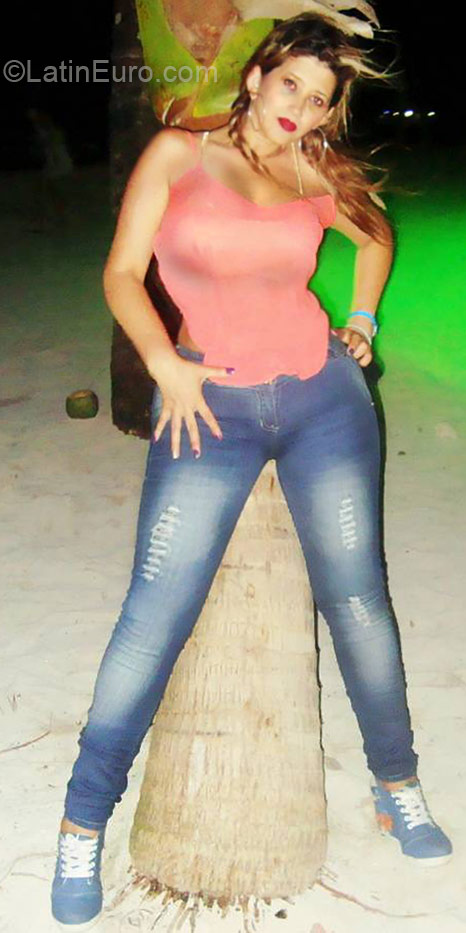 Date this fun Colombia girl Luz from Cali CO16985