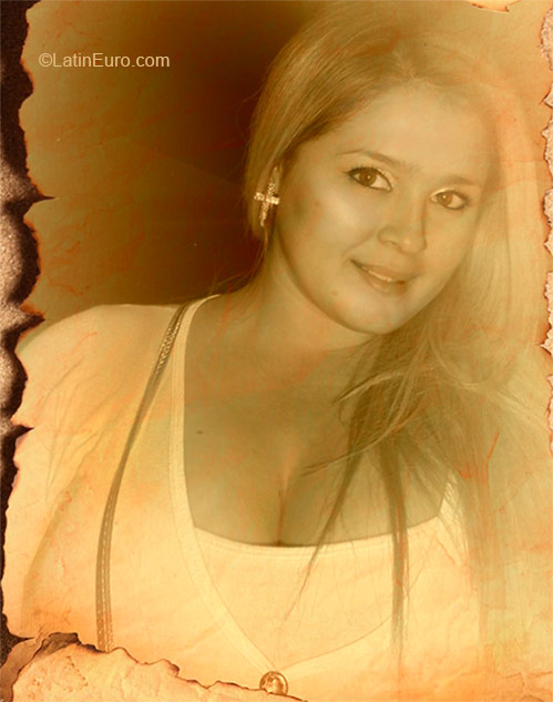 Date this pretty Colombia girl Mona from Medellin CO16986