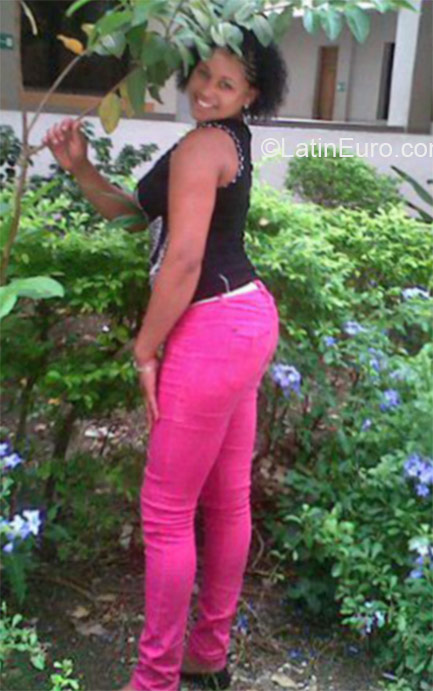 Date this gorgeous Dominican Republic girl Rossana from Santo Domingo DO21422