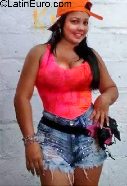 Date this exotic Colombia girl Yunaira from Barranquilla CO16997