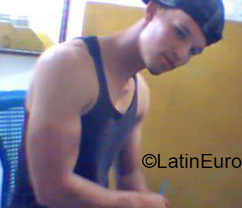 Date this good-looking Dominican Republic man Javier from Santo Domingo DO21449