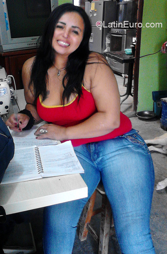 Date this young Colombia girl Luz from Armenia CO17014
