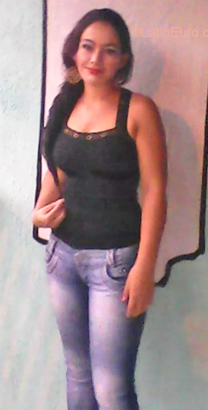 Date this hot Colombia girl Paola from Cali CO17027