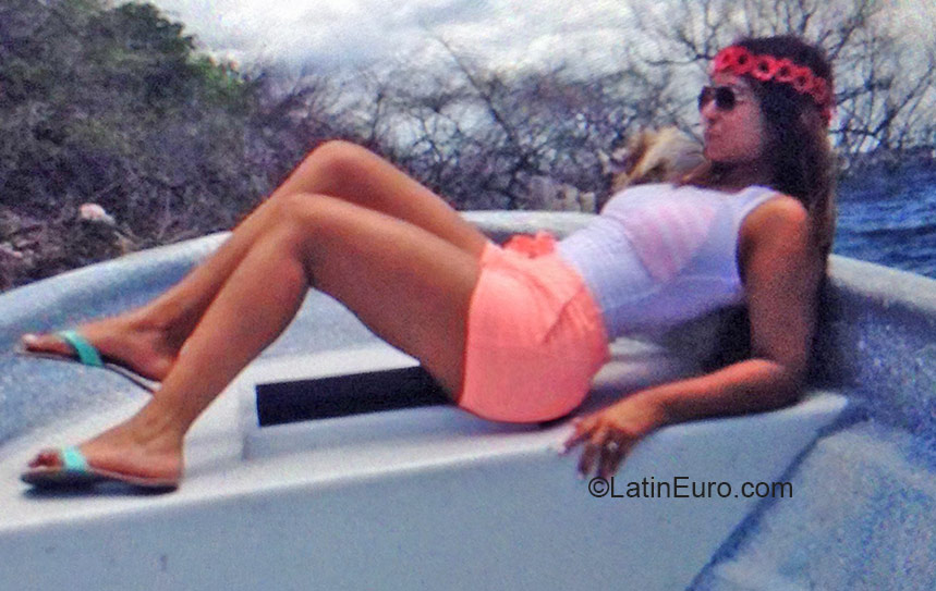 Date this happy Dominican Republic girl Raquel from Santiago DO21486