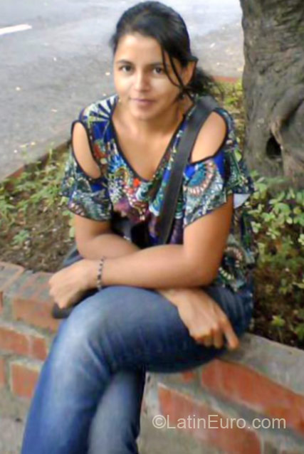 Date this lovely Colombia girl Mary from Cali CO17041