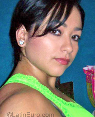 Date this stunning Colombia girl Pilar from Cali CO17048