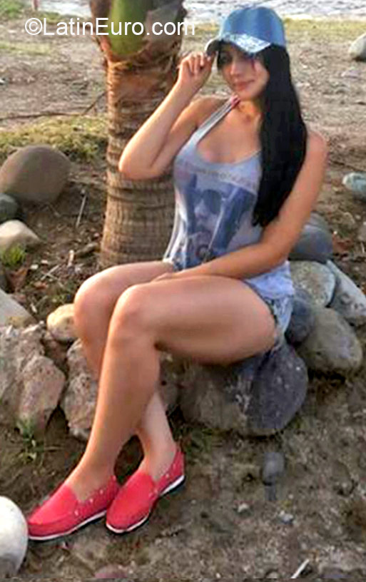 Date this foxy Honduras girl Kary from San Pedro Sula HN1463