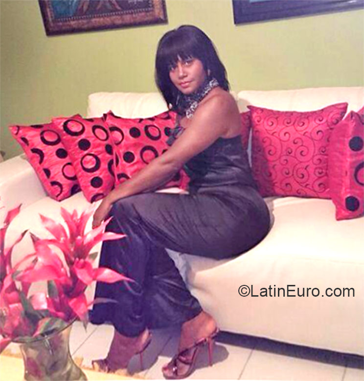 Date this funny Dominican Republic girl Yolanda from Santo Domingo DO21539