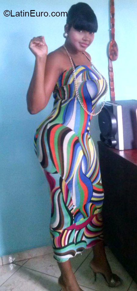 Date this good-looking Dominican Republic girl Michele from Santo Domingo DO21542